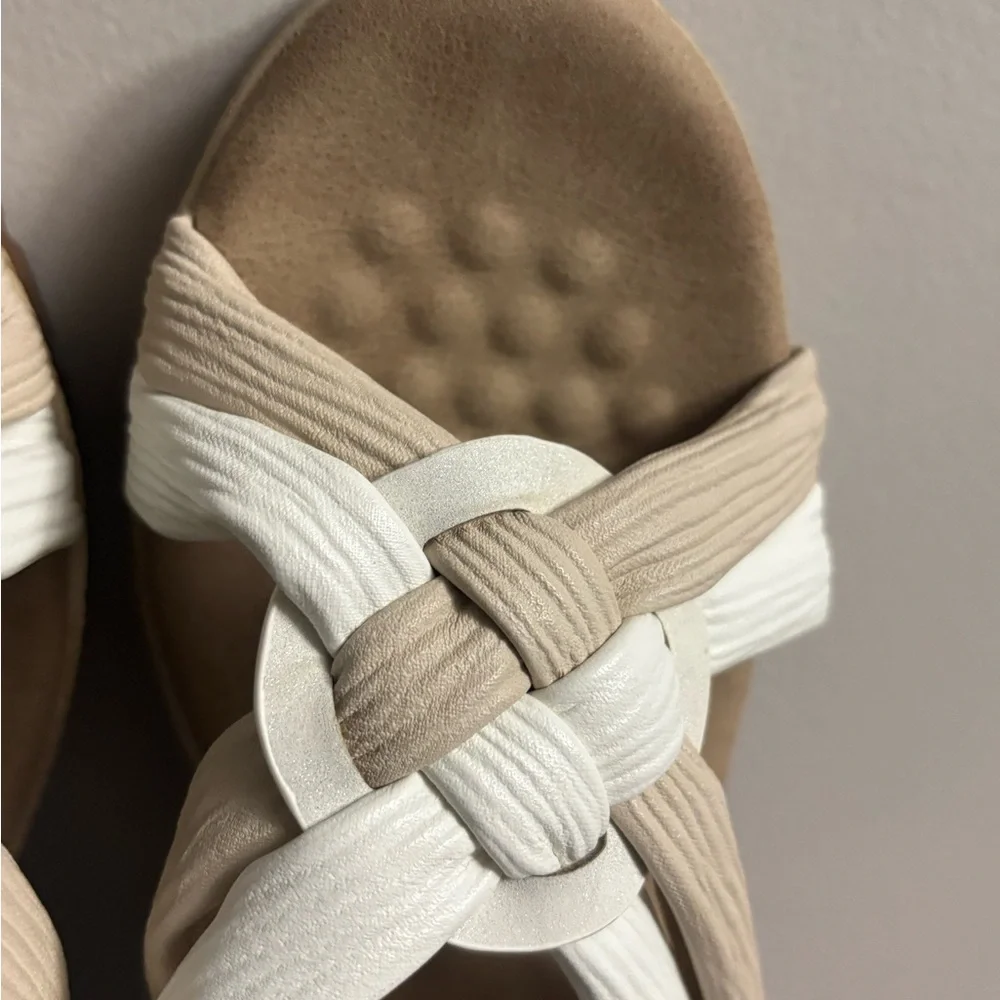 Good Choice Caro White Wedge Sandals brand new #12